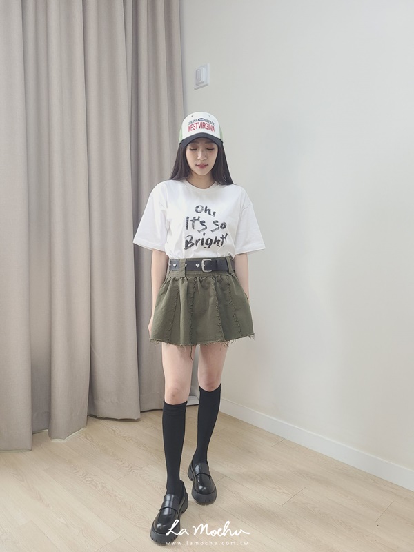 鬚邊設計寬腰頭百褶裙